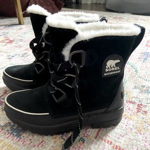 Sorrel Tivoli IV black and white winter boot, size 7.5